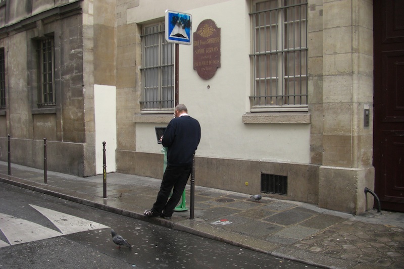 rue de jouy-man and rubbish bin-0285-170509